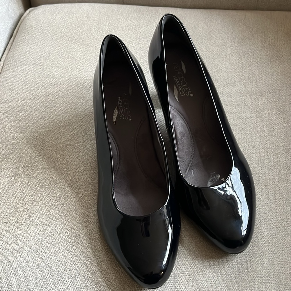 Aerosoles Heelrest black patent pumps! - Picture 3 of 6